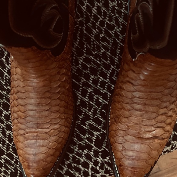 Brown and Black Western Boots - Picture 4 of 6